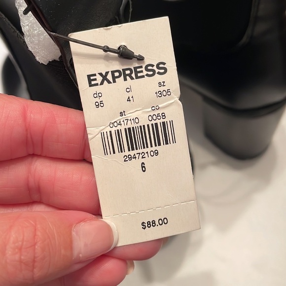 NWT Express booties - Picture 3 of 5